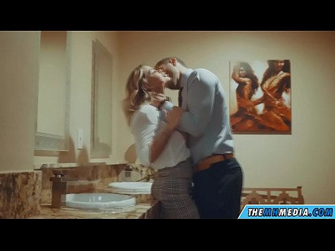 ❤️ когда грудастая блондинка соблазняет тебя в общественном туалете ️❌ Анал на нашем сайте